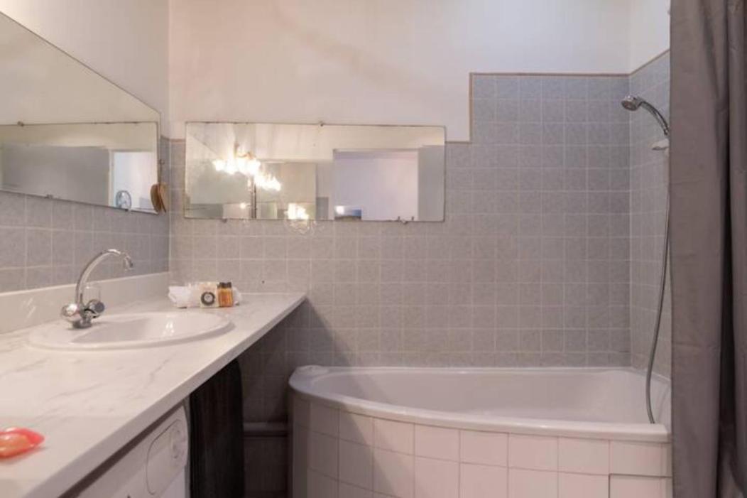 Grand Appartement Lumineux Pour 2 A 4 Personnes A Avignon Intra-Muros Wifi Gratuit Exterior photo
